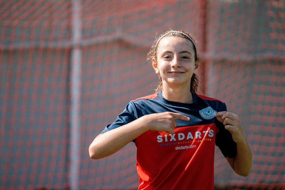 Jugadora con la camiseta de la academia